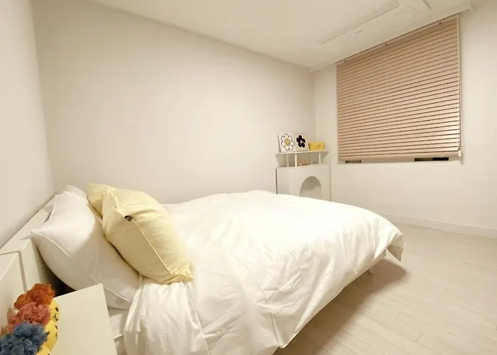 Luxury For Family, Terrace, 3room,2bath,metro 1min Seoul