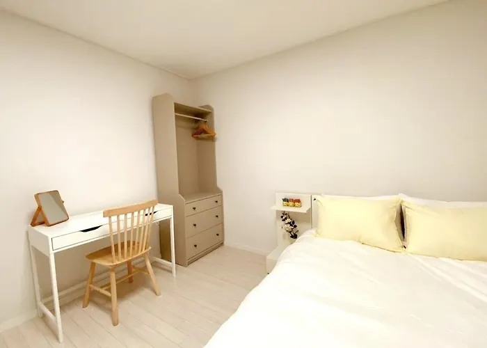 Villa Luxury For Family, Terrace, 3room,2bath,metro 1min Seoul