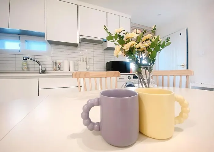 Luxury For Family, Terrace, 3room,2bath,metro 1min * Seoul