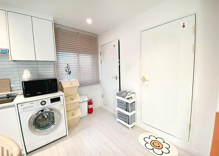 Luxury For Family, Terrace, 3room,2bath,metro 1min * Seoul