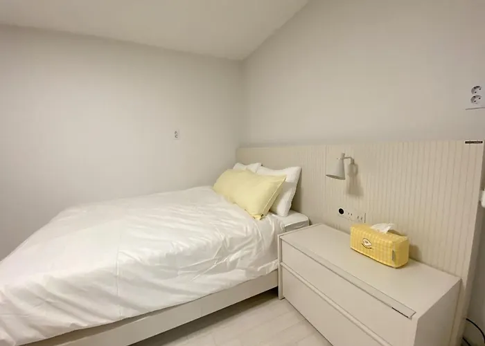 Luxury For Family, Terrace, 3room,2bath,metro 1min Seoul