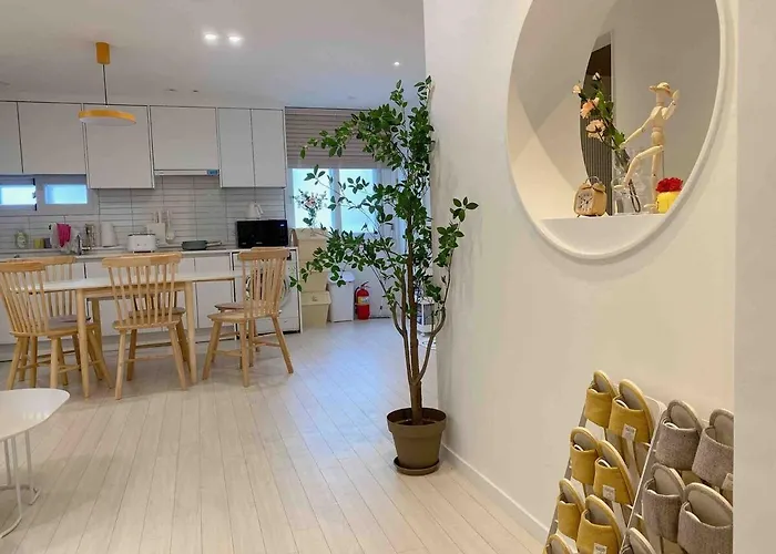 Villa Luxury For Family, Terrace, 3room,2bath,metro 1min Seoul