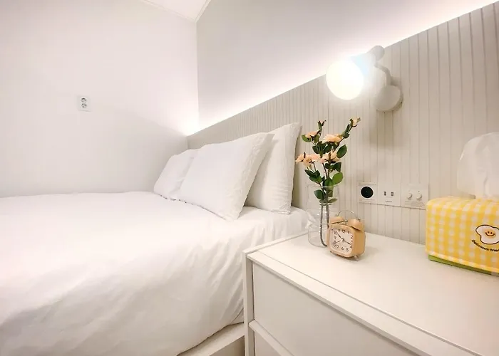 Luxury For Family, Terrace, 3room,2bath,metro 1min Seoul