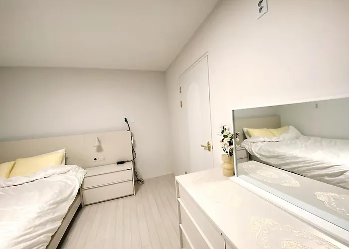 Luxury For Family, Terrace, 3room,2bath,metro 1min * Seoul