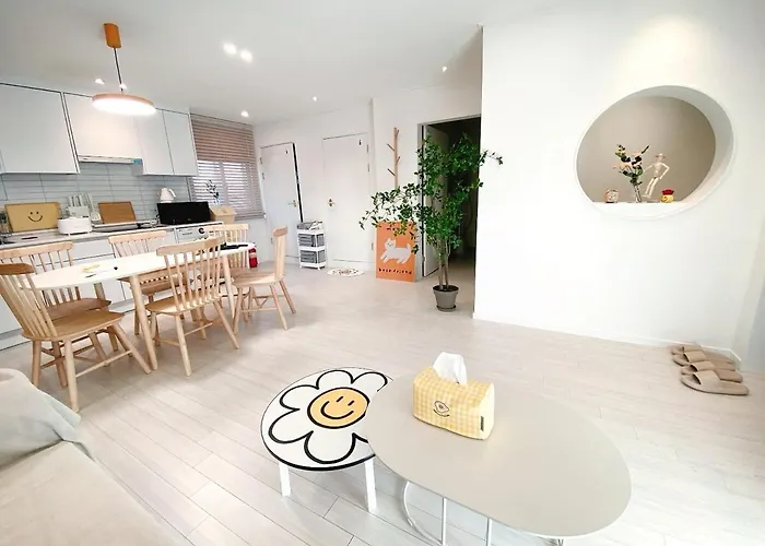 Luxury For Family, Terrace, 3room,2bath,metro 1min * Seoul